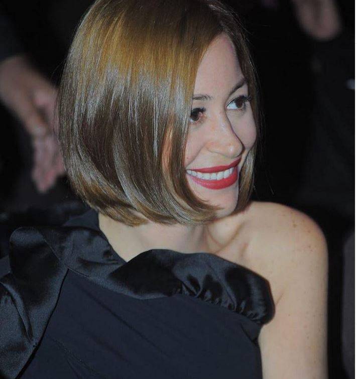 بالصورة – منة شلبي تختار لون شعر غريباً وتتعرض للانتقادات... 