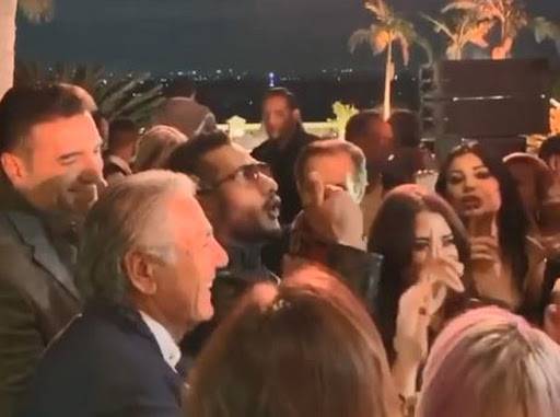 بالفيديو - مصطفى فهمي يرقص على أنغام 