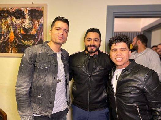 بعد تبادل الاتهامات بينهما.. تامر حسني ينجح في مصالحة مطربي 