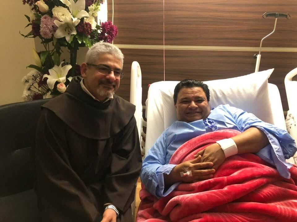 بالصور - جراحة عاجلة للمخرج خالد جلال