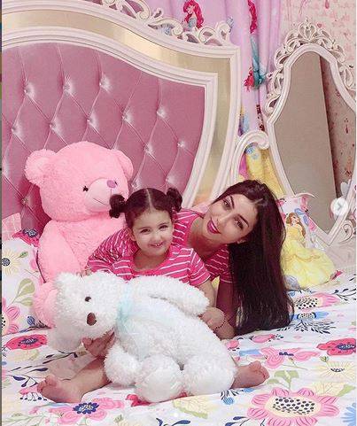 بالفيديو - إبنة دنيا بطمة كبرت وتقلد والدتها بخجل