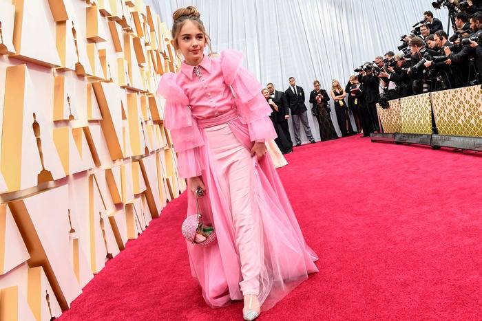 بالفيديو - نجمة هوليوود الصغيرة تضع سندويشاً في حقيبة بـ2.5 الف دولار