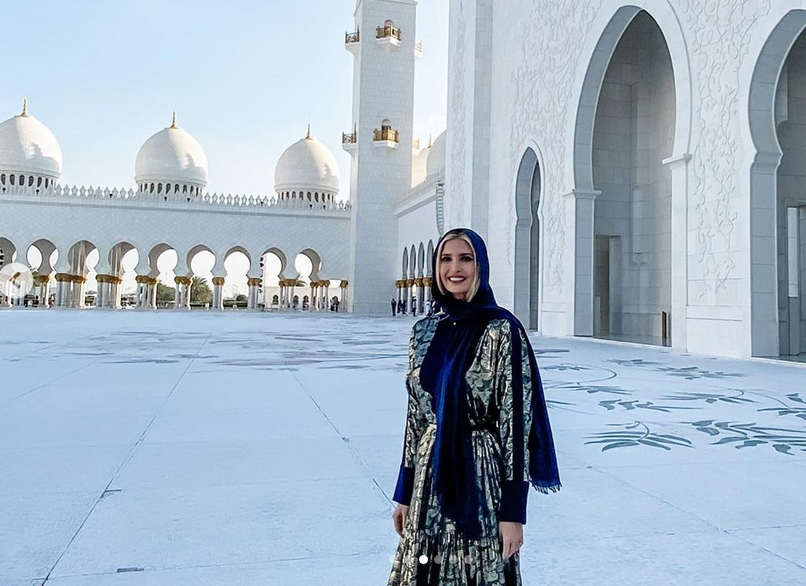 بالصور –  إيفانكا ترامب تختار علامة عربية لتوقيع أناقتها المحتشمة في الإمارات