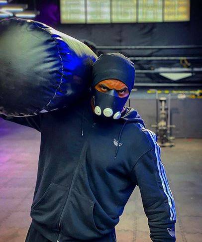 بالفيديو - هكذا يستعرض أحمد العوضي لياقته وقدراته الرياضية