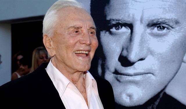 رحيل​​ ​كيرك دوغلاس عن عالمنا وابنه مايكل ينعاه