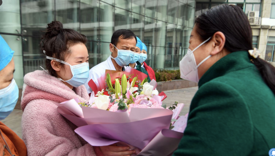 نصائح من أول صينية تعافت من فيروس كورونا: 