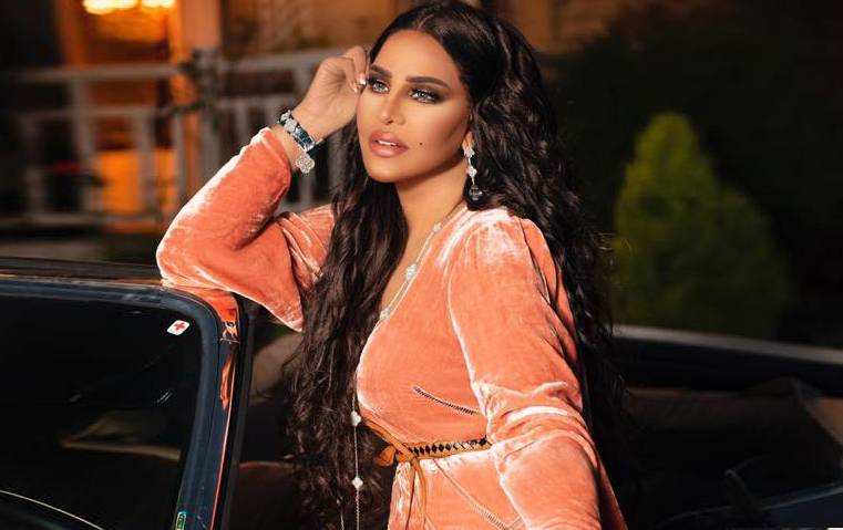 5 نصائح لارتداء المخمل والحصول على لوك عصري بلا أخطاء