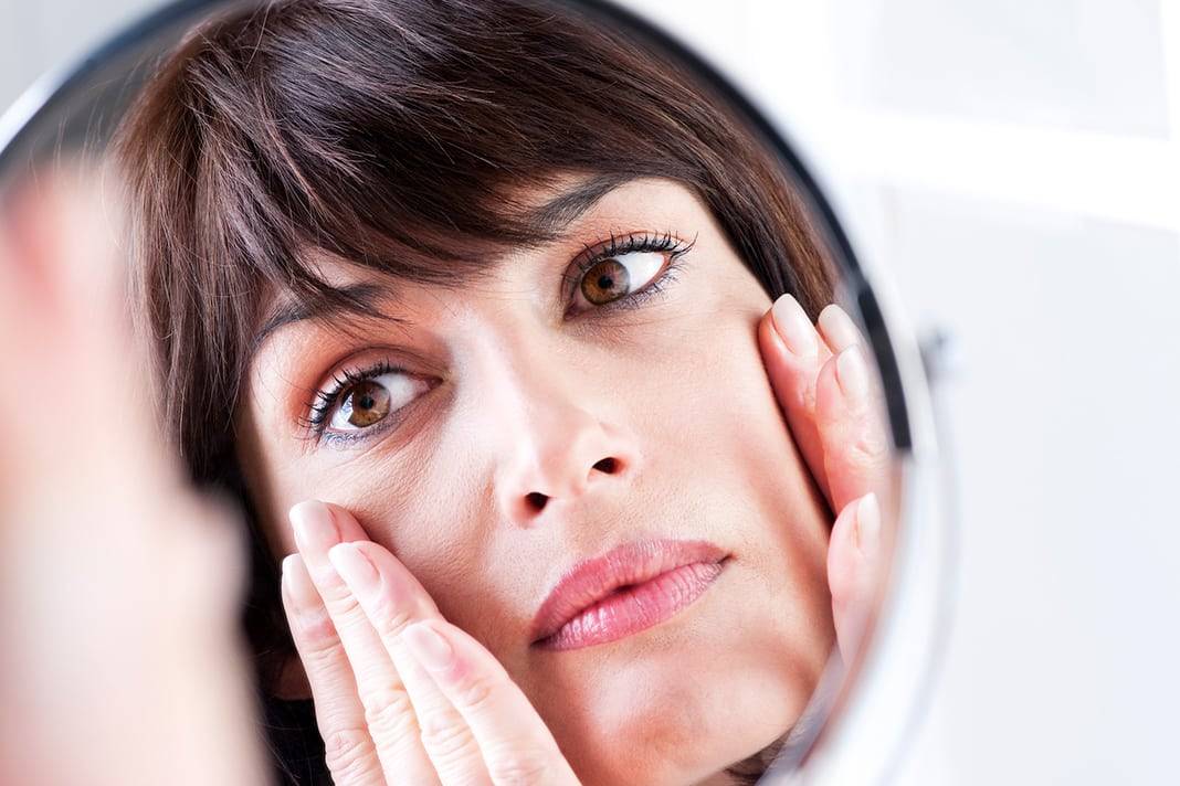 جربي مكعبات الشاي الأخضر لإحفاء الهالات السوداء