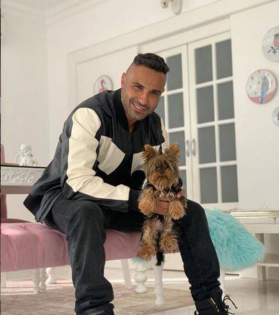 جدال جديد بين أحمد فهمي ومتابعة بسبب صورته مع بومة