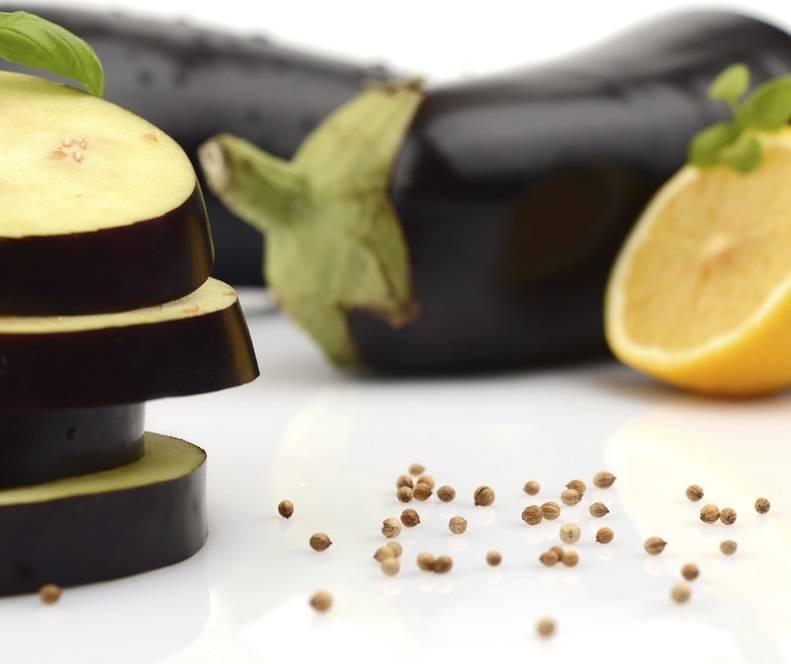 تعلموا تحضير وصفة ماء الباذنجان والليمون لخفض الوزن