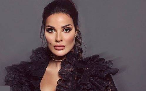 بالفيديو - نادين نسيب نجيم ترقص على الاكتاف وتستمتع بمفاجأة يوم ميلادها