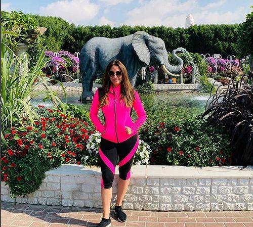 بالصور - تساؤلات حول حجاب نيرمين الفقي بعد أدائها العمرة