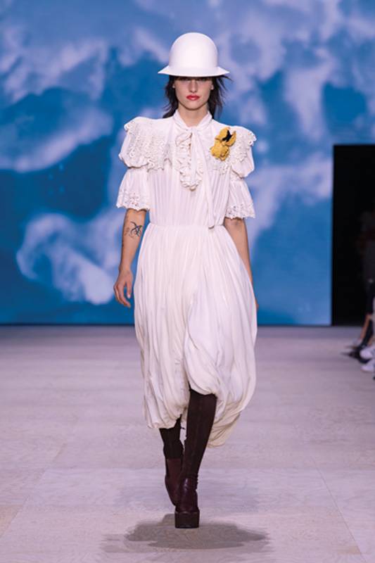 LOUIS VUITTON
الحرفية العالية في أزيائك