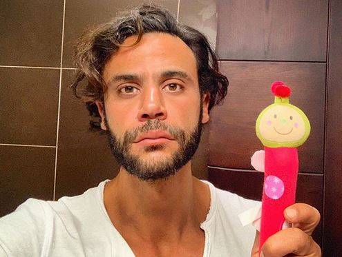 بالفيديو - محمد امام يروي موقفاً غريباً وما تغيّر بحياته بعد ولادة ابنته