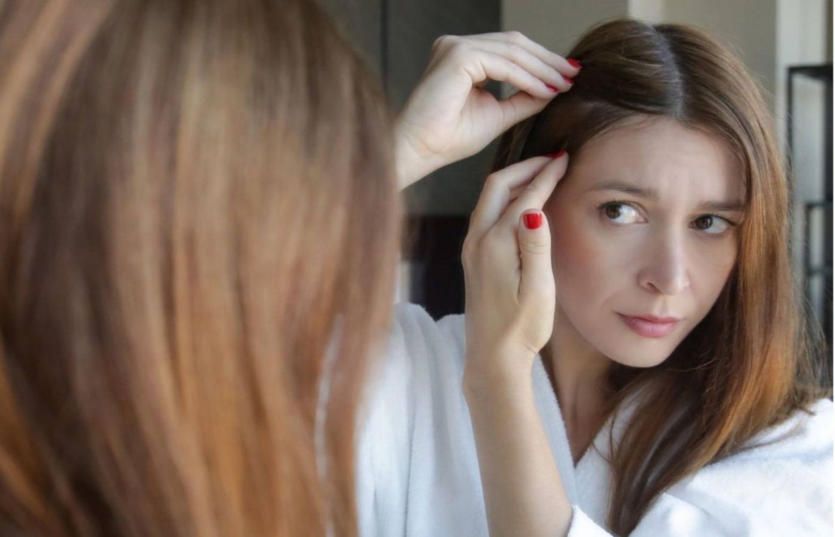 هذه أفضل وأسهل طريقة لإزالة لون الصبغة عن الشعر في المنزل