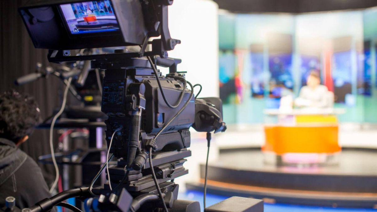 مذيعة شهيرة تنهي حياتها انتحاراً