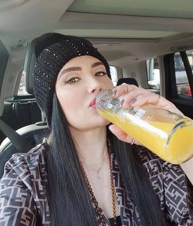 عبير صبري تثير الجدل بصورة وبحديثها عن الوجوه المزيفة