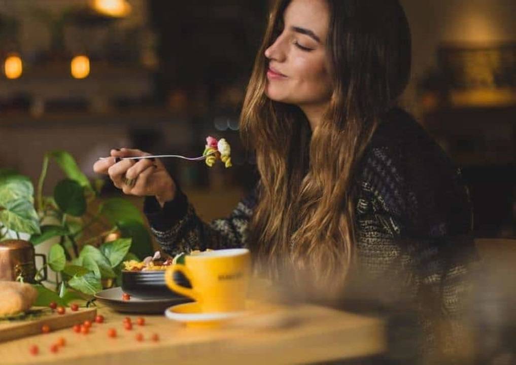 تنتاول الطعام بسرعة ونتائج سيئة لم تفكروا بها يوماً