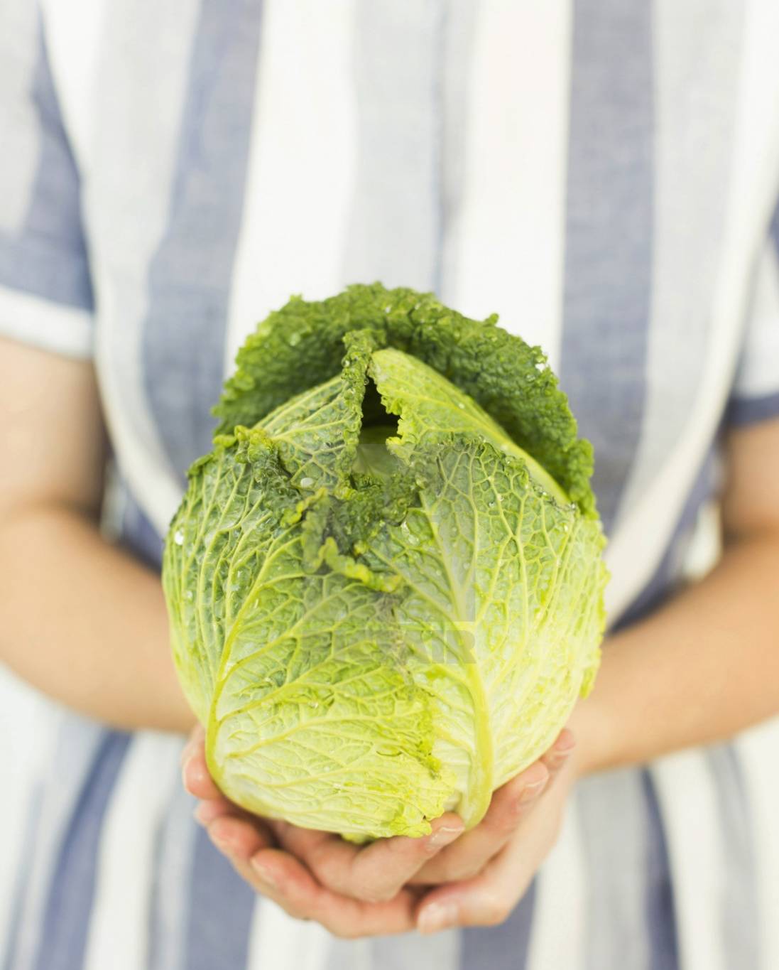 جربي قناع الملفوف والطين لإزالة حب الشباب وآثار الإكزيما