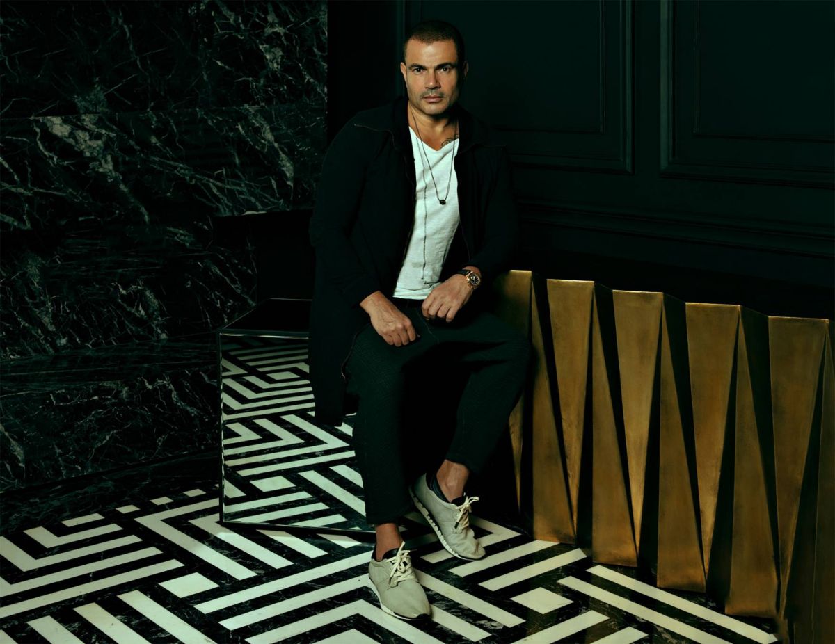 موسيقار يهاجم عمرو دياب ويعتبره 