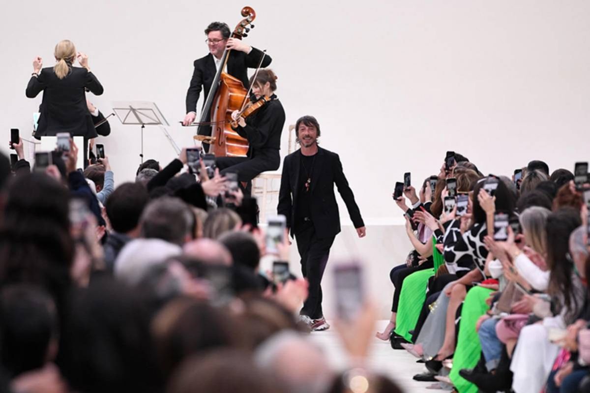 عرض أزياء دار  VALENTINO للأزياء الجاهزة لخريف وشتاء 2020-2021