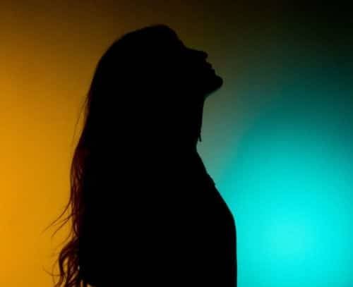 مقدمة برامج شهيرة تضخ حليب الرضاعة في سيارة اجرة