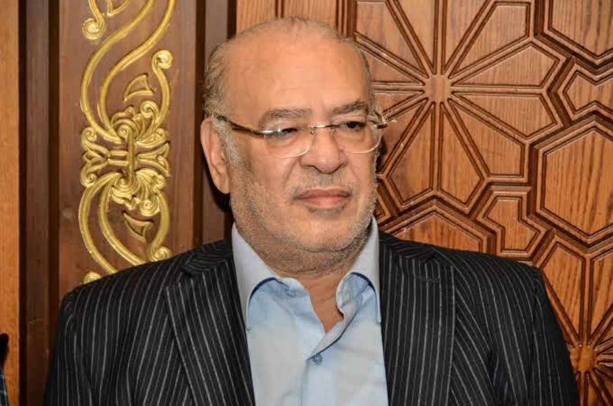 بالفيديو - صلاح عبدالله يمشي بصعوبة بعد إصابة في قدمه