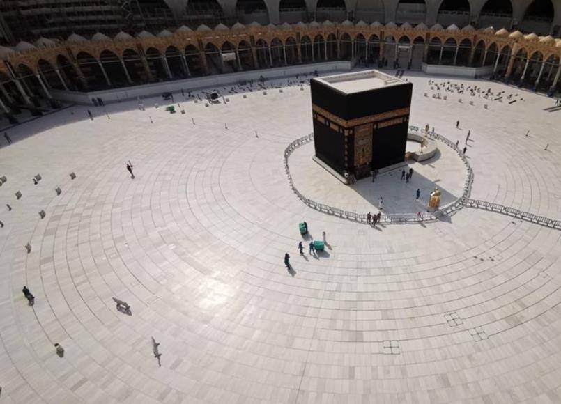 بالفيديو – إليكم حقيقة إغلاق صحن الطواف للمرة الأولى في تاريخه