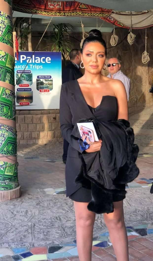 بالصور والفيديو - نجوم يتحدون فيروس كورونا في الأقصر