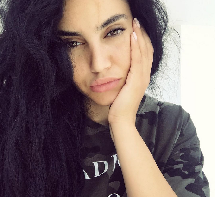 زوجة قصي خولي تكشف حقيقة قيامها بمفاوضات للتخلي عن ابنها