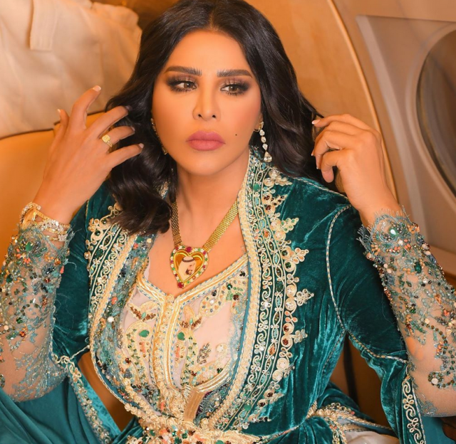 بالفيديو – هذا الفستان كشف نحافة أحلام على حقيقتها