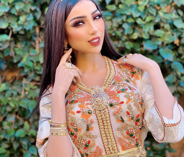 بالفيديو – دنيا بطمة تفقد أعصابها أمام المراسلين وهكذا أبعدتهم