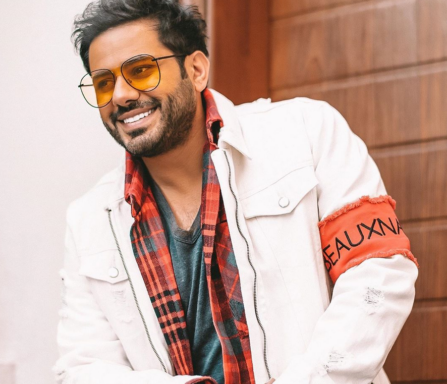 بالفيديو – شماتة بعبدالله بو شهري بعد دخوله إلى الحجر الصحي... 