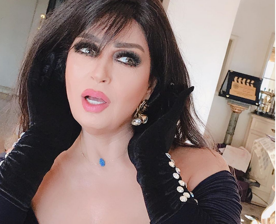 بالفيديو -  رقص وقفز فيفي يعرضان صلاح عبدالله للانتقاد