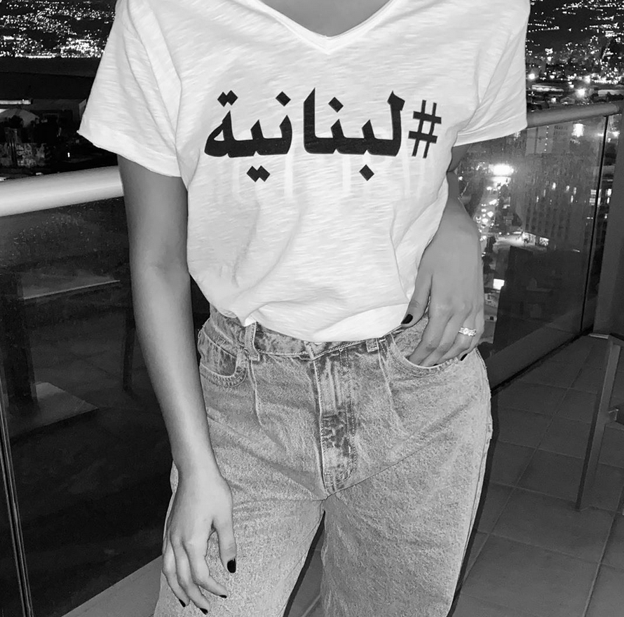 بالصور – سخرية إلى حد التنمر القاسي من فنانة لبنانية وشقيقتها