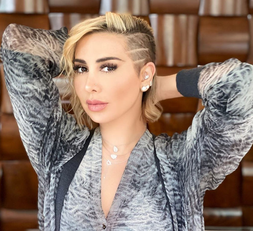 بالصورة -  كمامة جويل ماردينيان المرصعة تثير الانتقادات