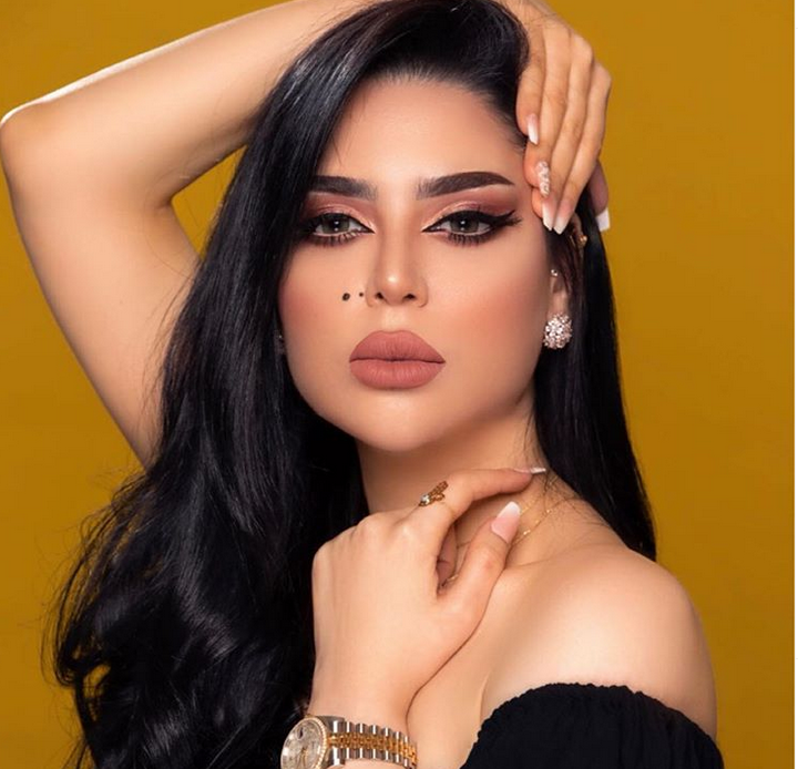 جليلة تثير الغضب بسبب صورة لها أثناء الصلاة