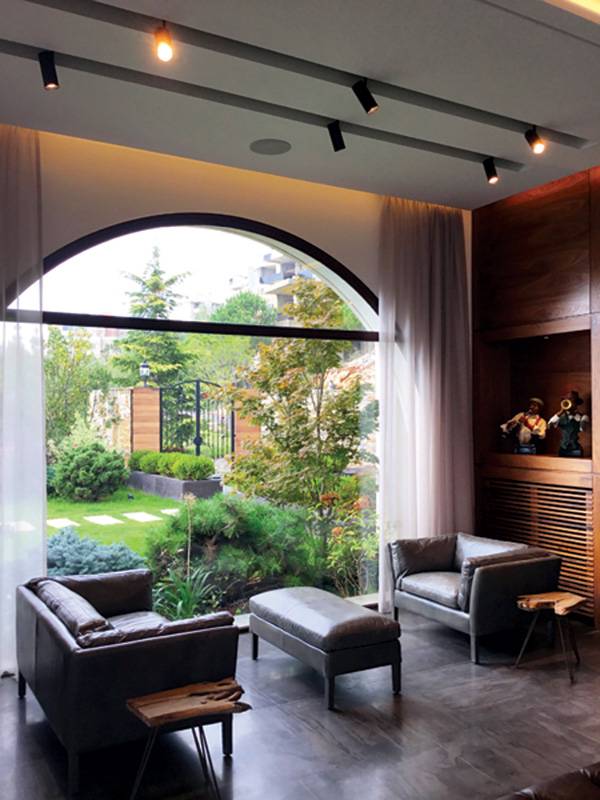 فيلاّ الأحلام تسرقنا إلى عالم الإبهار... روجيه لبكي في أجمل قصّة من الفنّ الهندسي الحديث