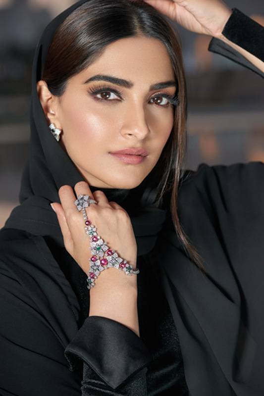 النجمة الهندية تتحدّث عن مجموعة 