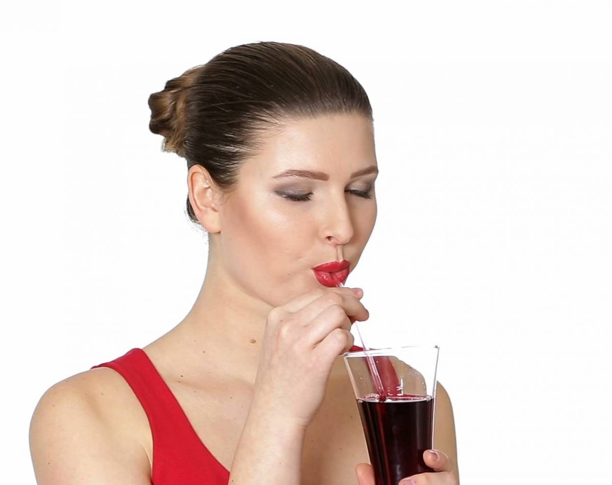 تعرفوا على فوائد العصير الأحمر لخسارة الوزن