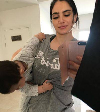 انتشار صورة جديدة لزوجة قصي خولي مع والدتها الفنانة