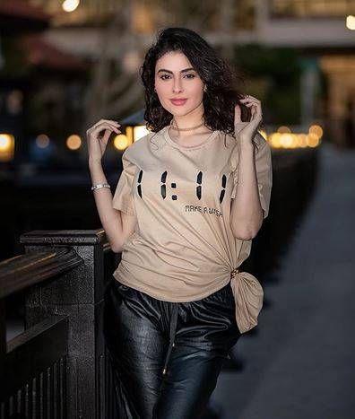 بعد تبرأتها.. مريم حسين تعود لإثارة الجدل بصورها وتعليقاتها