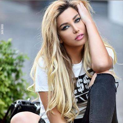 دانا الحلبي بالفستان الابيض وموعد الزفاف يعرضها للسخرية