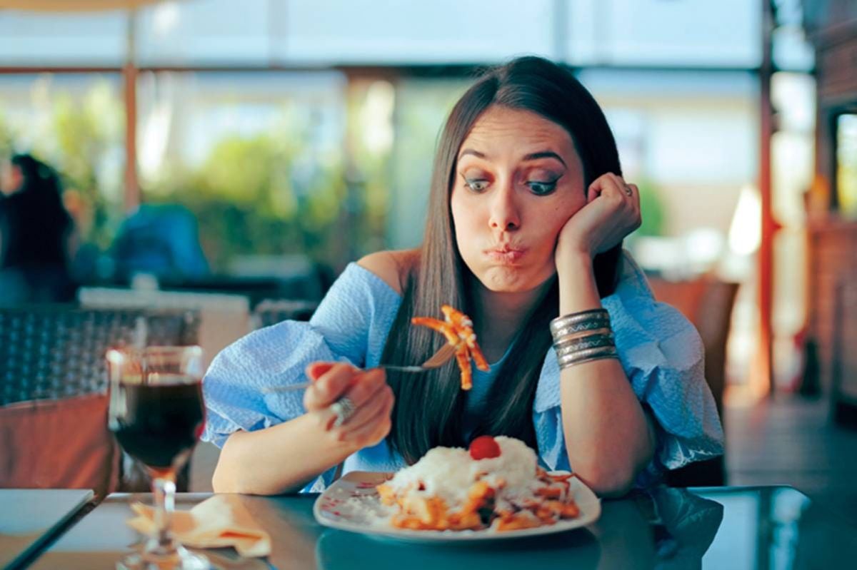 اضطرابات الأكل... مرض العصر الأخطر على صحة المراهقين المتأثرين بنجوم السوشيال ميديا