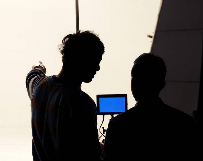 إلقاء القبض على ابنة مخرج شهير بتهمة العنف المنزلي