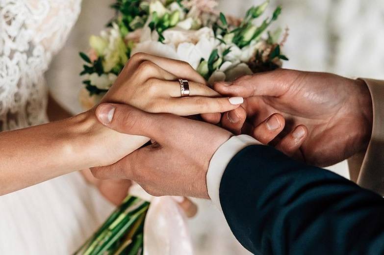 بالفيديو - إعلاميان عربيان يلغيان حفل زفافهما ويتبرعان بالتكاليف