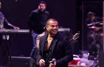 عمرو دياب يهدي ألبوم 