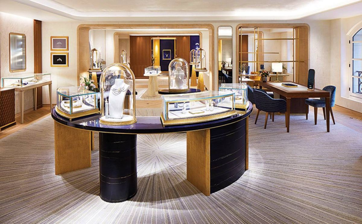 CHAUMET تنهل من تراثها الغنيّ في بوتيكها المتجدّد 