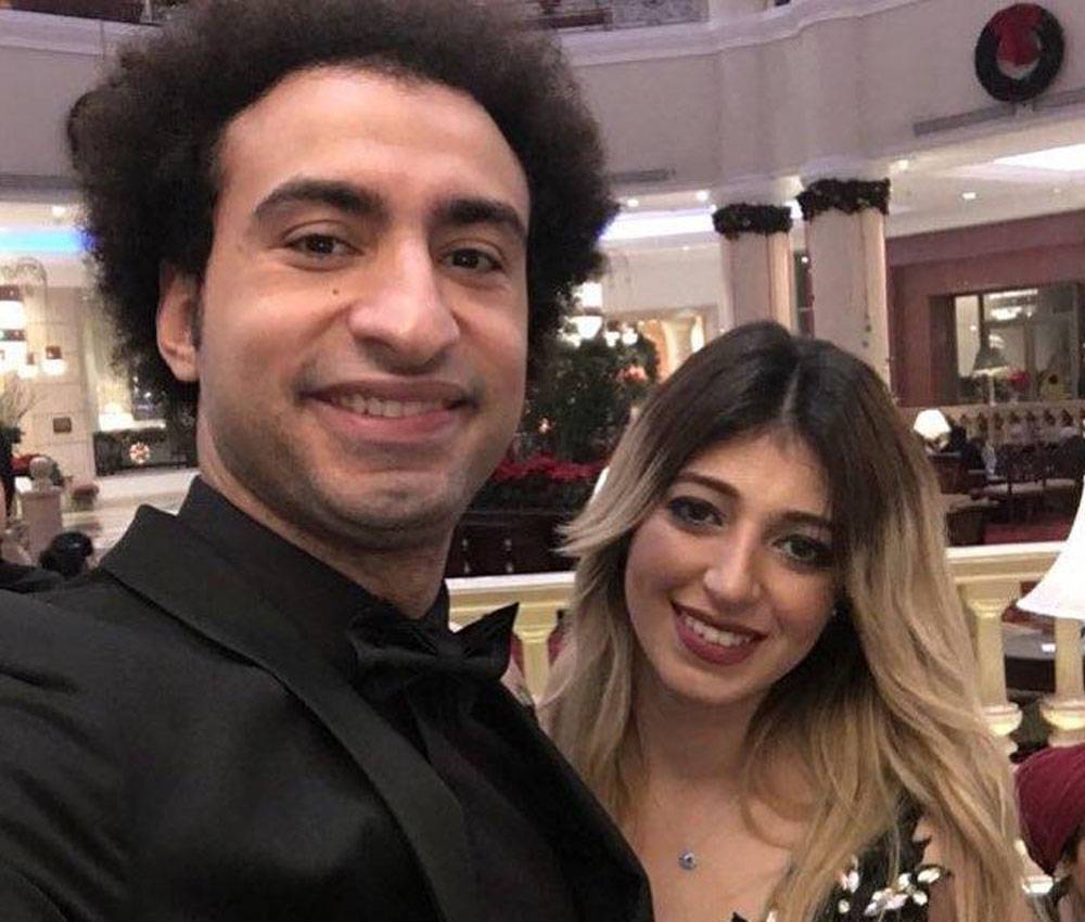 علي ربيع يعود لطليقته