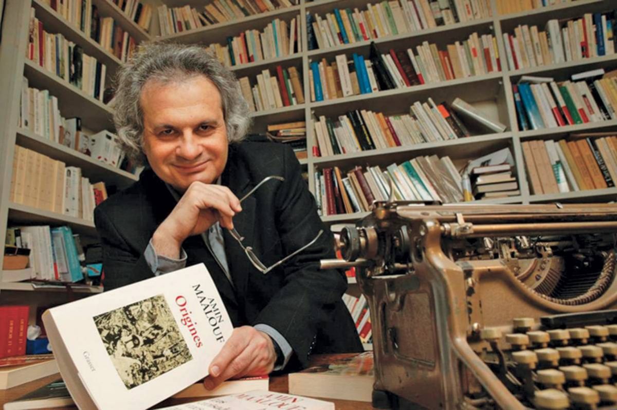 بعد نيله وسام الإستحقاق الوطني الفرنسي... من هو الكاتب أمين معلوف